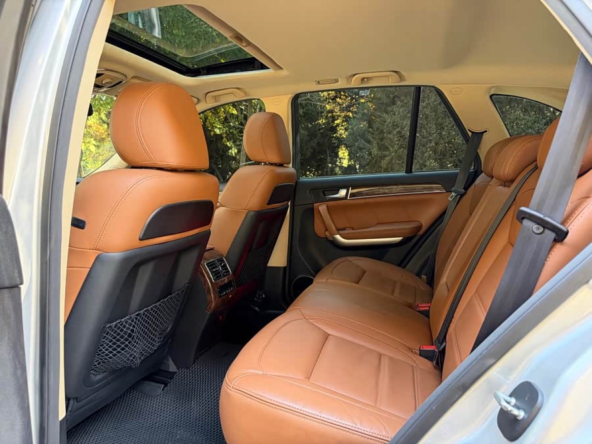 Haval H8 2015 car image #9