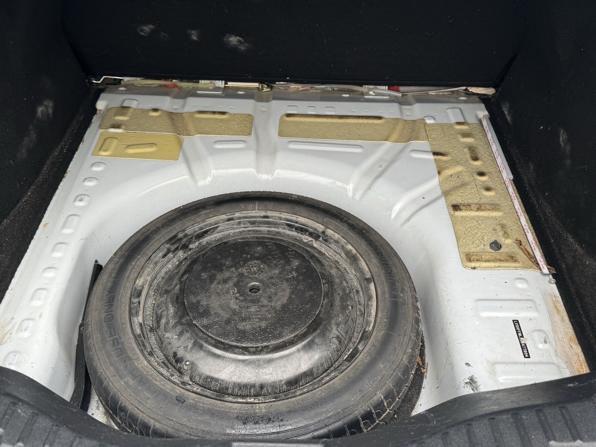 Ford Escort 2015 car image #9