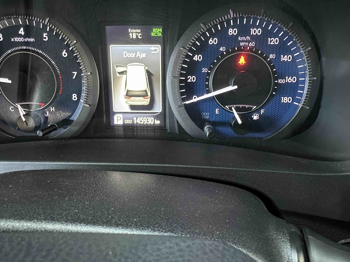 Toyota SIENNA 2019 #9 Toyota SIENNA 2019 car image #9