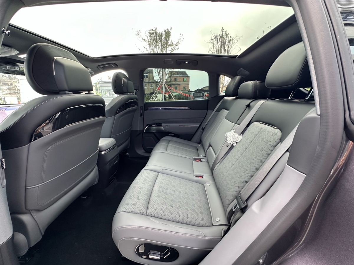 极氪 极氪007GT 汽车图片 #9