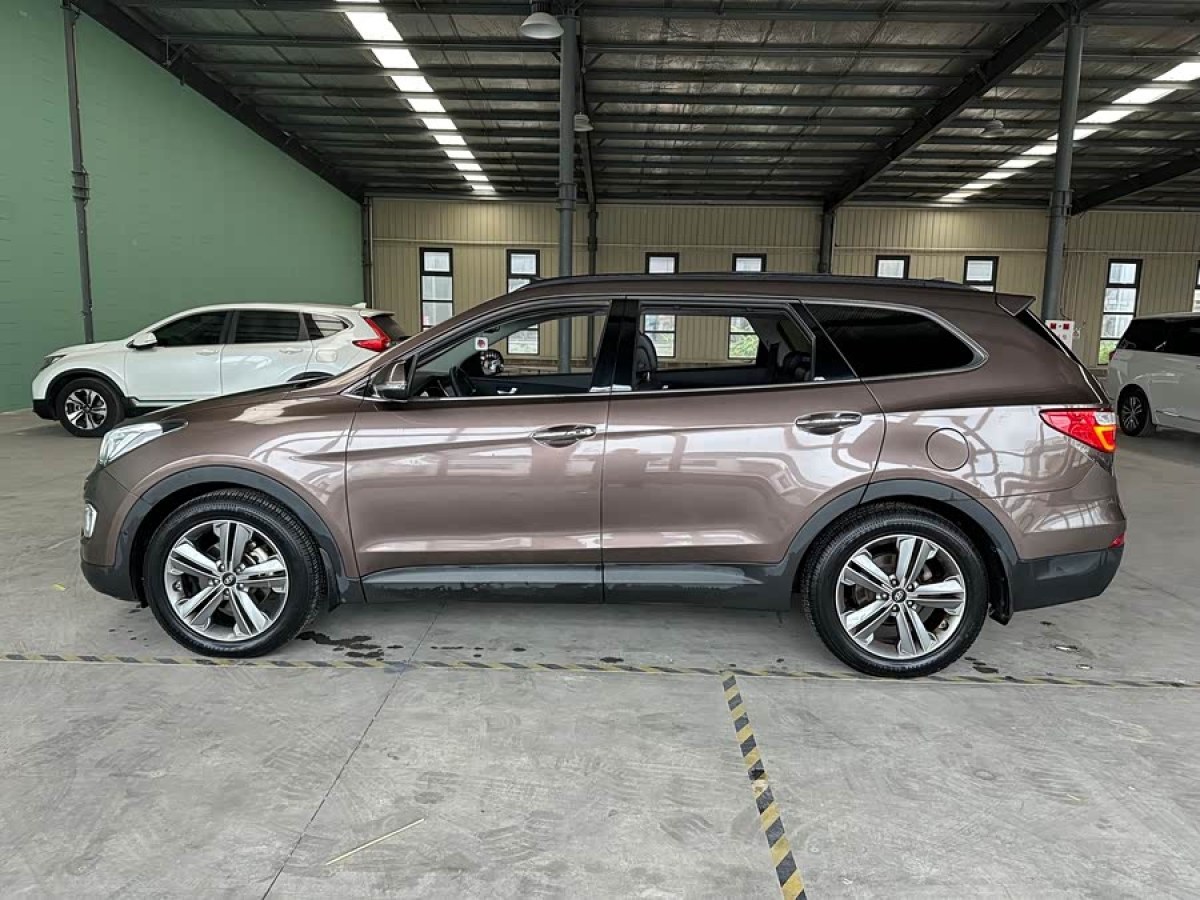 Hyundai Grand Santa Fe 2013 car image #9