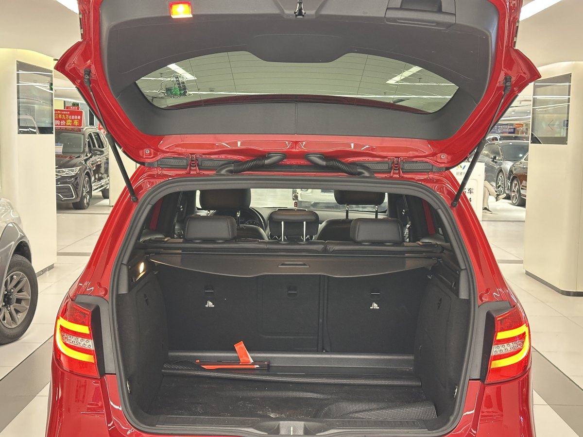 Mercedes-Benz B Class 2012 car image #9