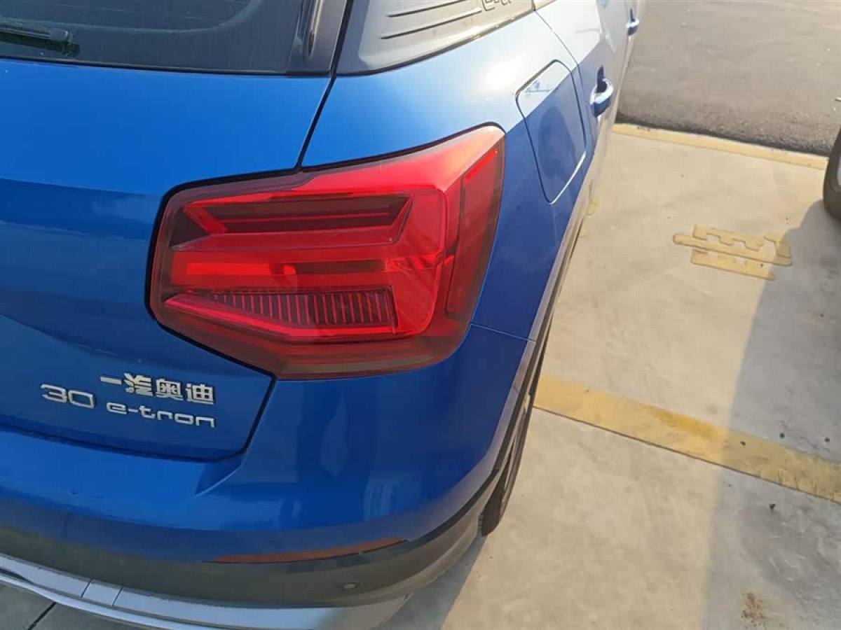 Audi Q2L e-tron 2020 صورة سيارة #9