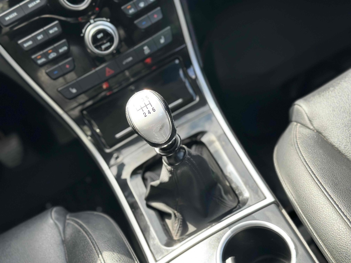 Haval H2 2015 car image #9