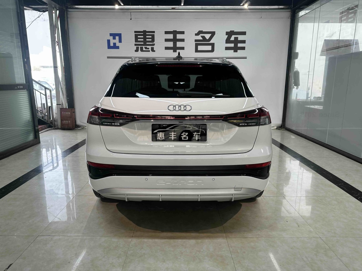 Audi Q4 e-tron 2023 صورة سيارة #9