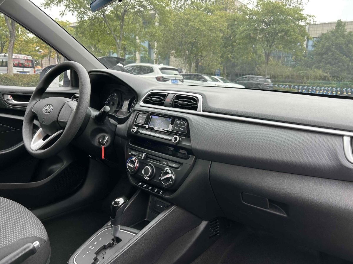 Hyundai Reina 2018 car image #9