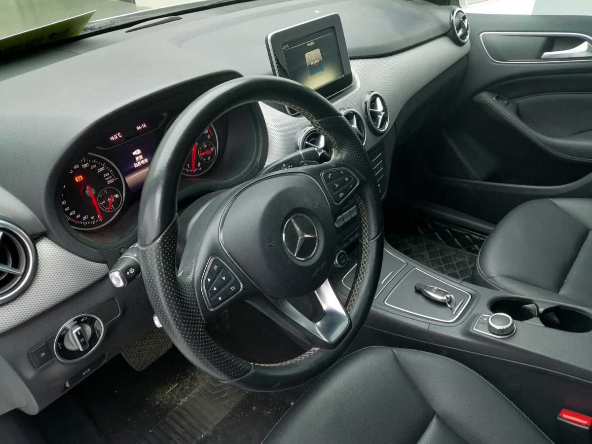 Mercedes-Benz B Class 2015 car image #9