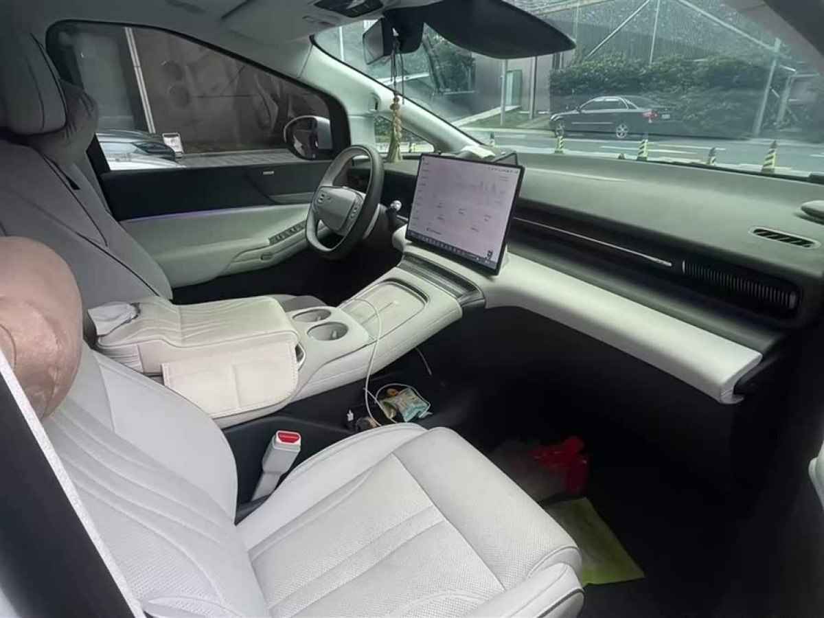 Xpeng X9 2025 immagine di auto #9