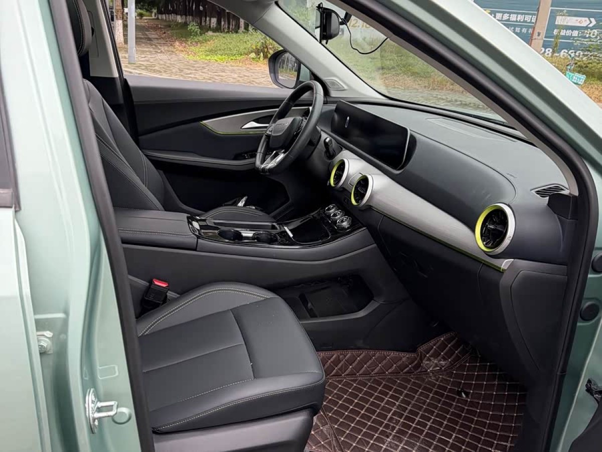 Forthing Thunder 2024 #9 Forthing Thunder 2024 car image #9