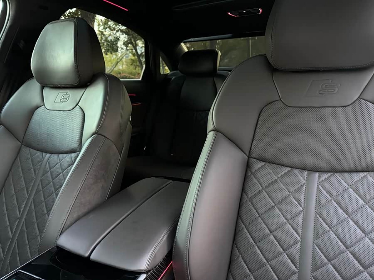 Audi S8 2021 car image #9