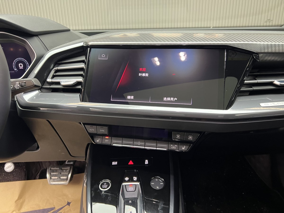 Audi Q4 e-tron 2023 immagine di auto #9