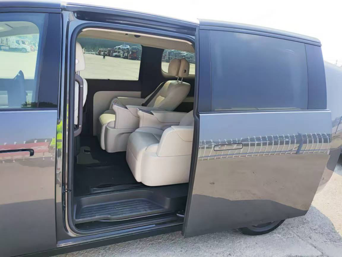 理想汽车 理想MEGA 2024 汽车图片 #9