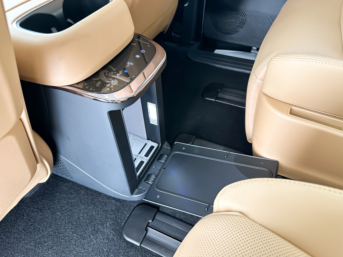 GAC Trumpchi E8 2024 #9 GAC Trumpchi E8 2024 car image #9