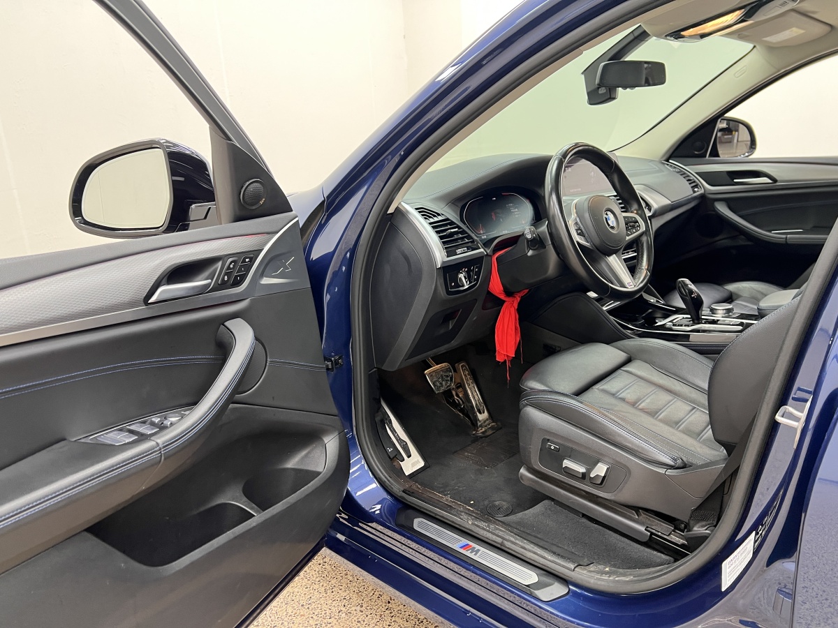 BMW X4 2021 car image #9