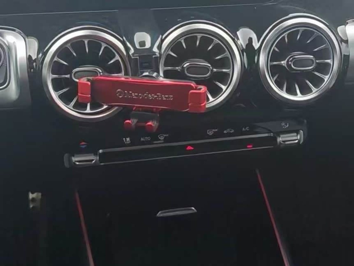 Mercedes-Benz GLB AMG 2023 car image #9