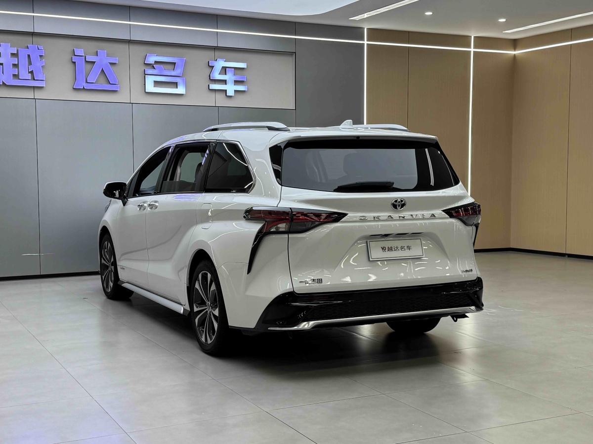 Toyota Granvia 2024 immagine di auto #9