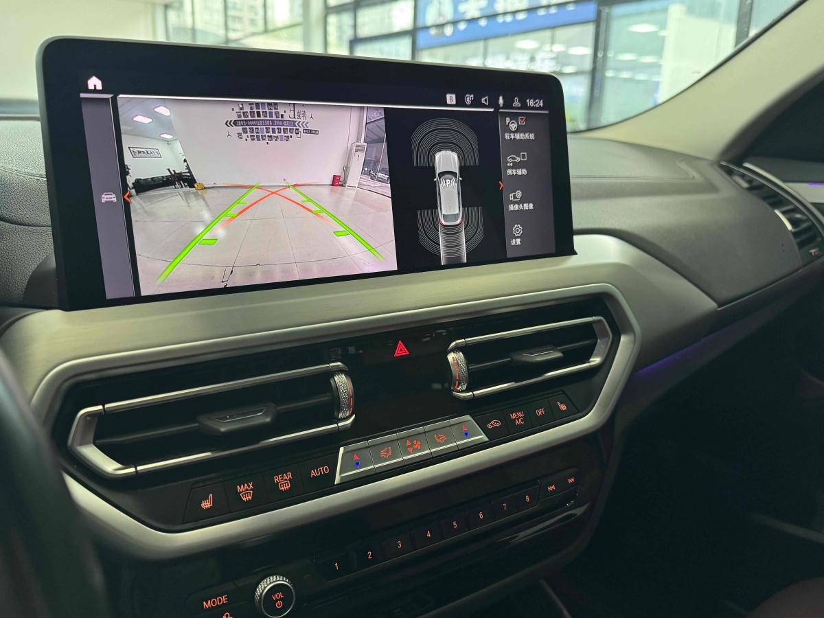 BMW X4 2021 car image #9