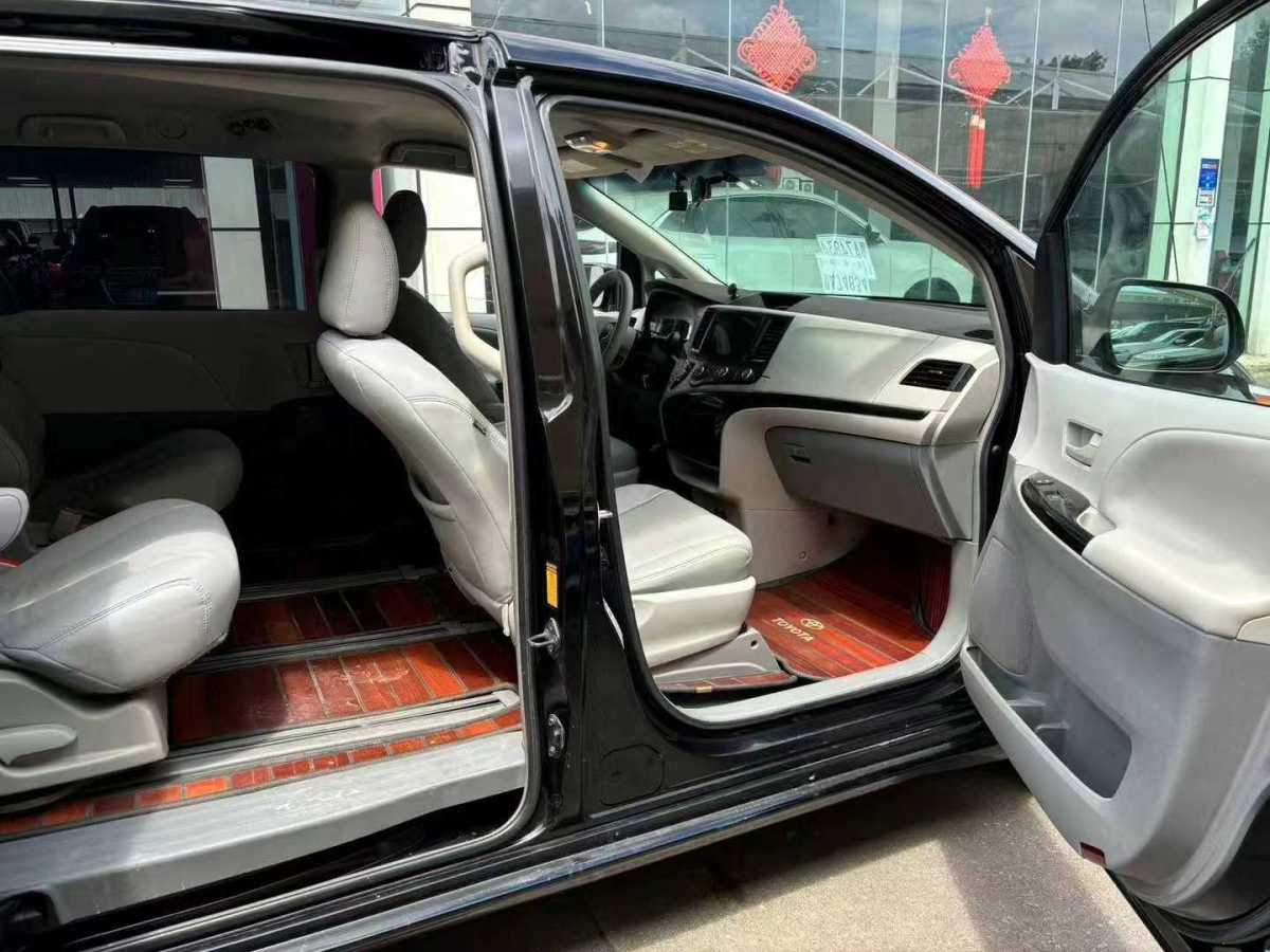 Toyota SIENNA 2014 car image #9