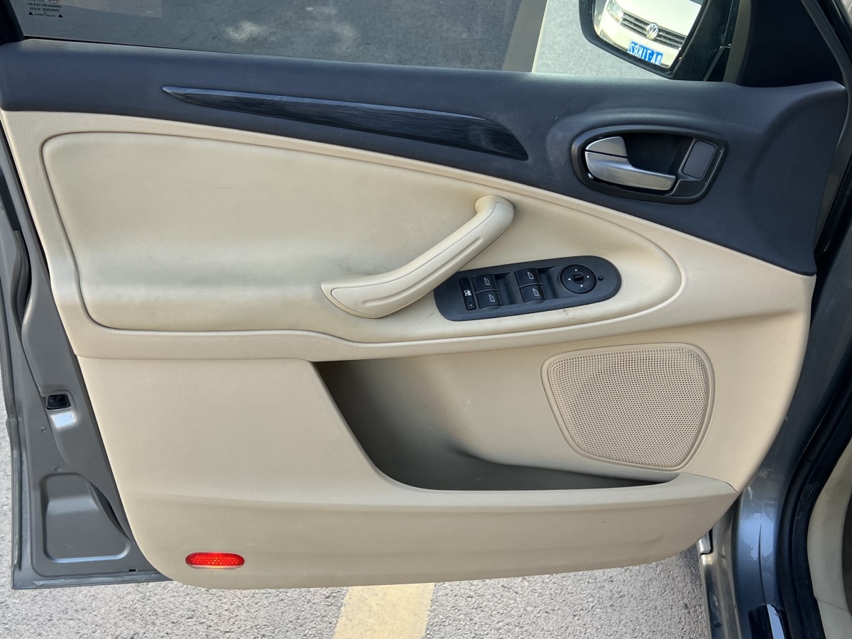 Ford S-MAX 2012 car image #9