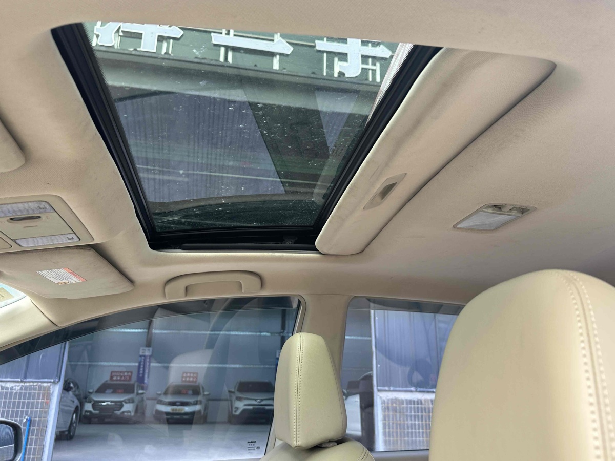 日产 颐达 2010 汽车图片 #9