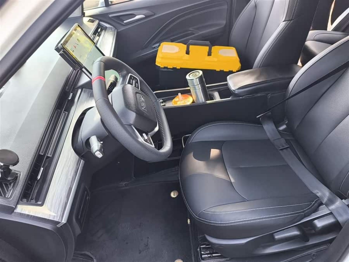 哪吒汽车 哪吒AYA 2023 汽车图片 #9