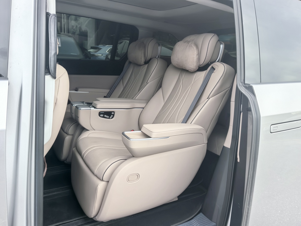 Xpeng X9 2024 immagine di auto #9