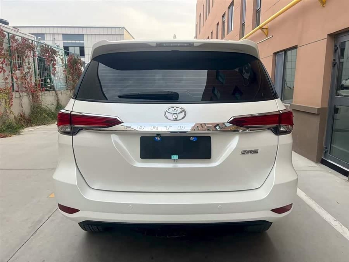 Toyota Fortuner 2018 immagine di auto #9