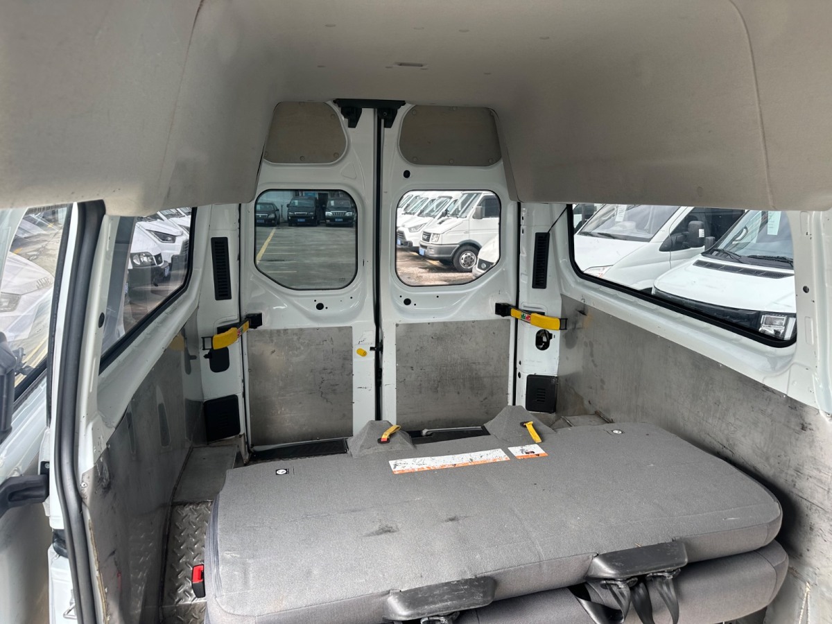 Ford Transit 2016 car image #9