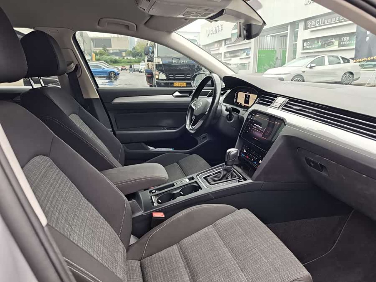 Volkswagen Passat Variant 2022 immagine di auto #9