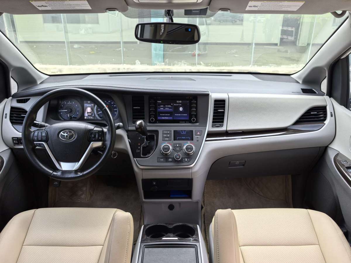 Toyota SIENNA 2019 صورة سيارة #9