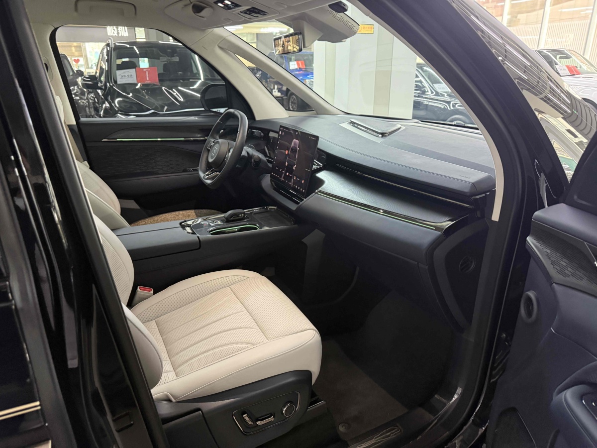 Hyundai Coupe 2025 imagen de coche #9