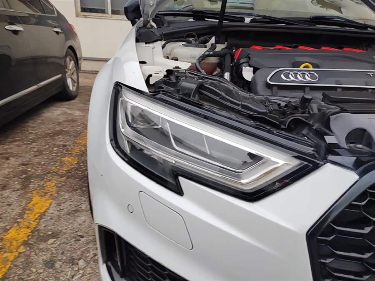 Audi RS 3 2018 immagine di auto #9