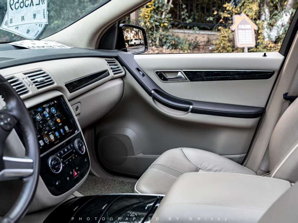 Mercedes-Benz R Class 2016 car image #9