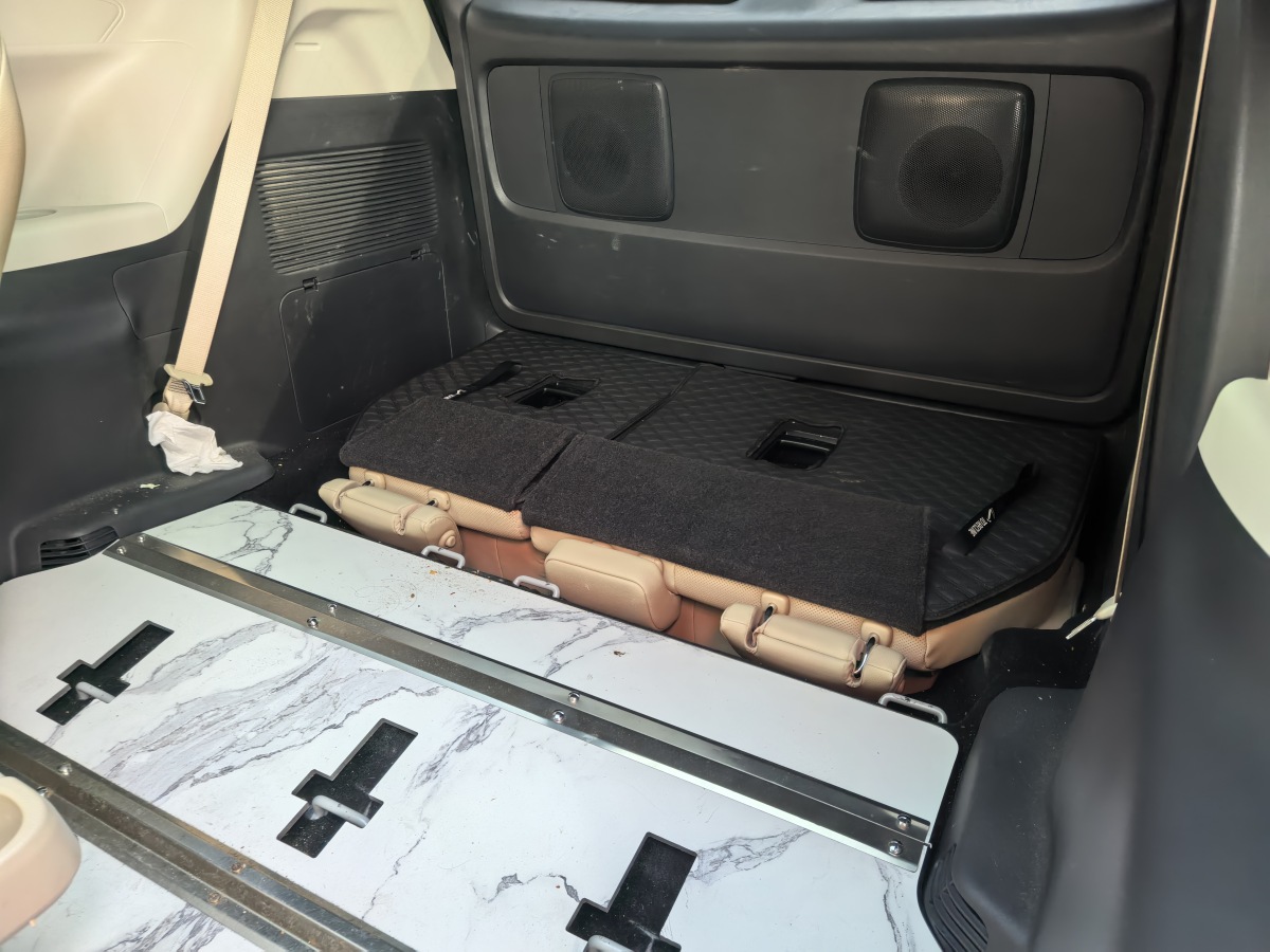 Toyota Granvia 2023 car image #9