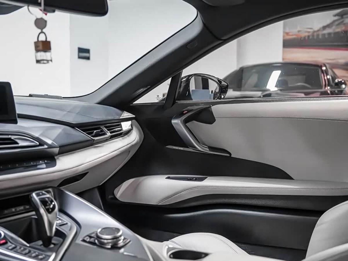 BMW i8 2017 صورة سيارة #9