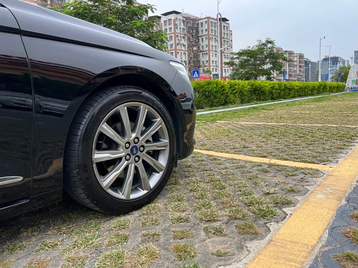 Ford Taurus 2021 car image #9