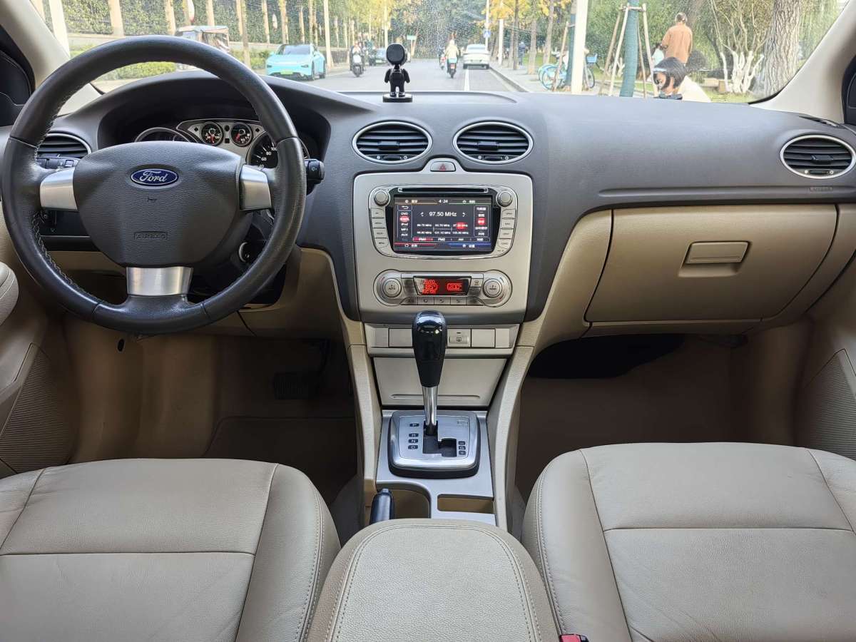 Ford Focus (Imported) 2014 car image #9