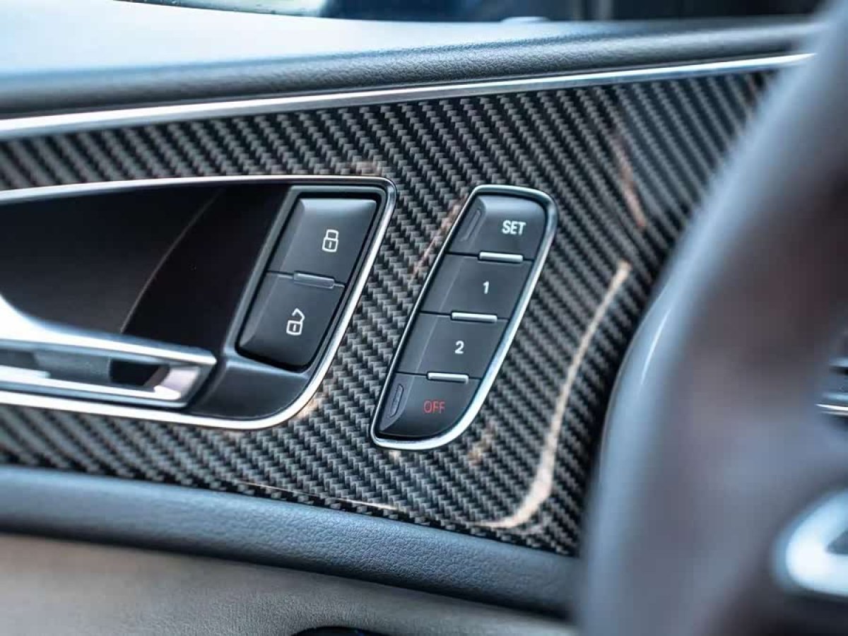 Audi RS 6 2021 immagine di auto #9