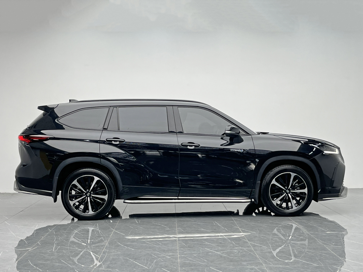 Toyota Crown Kluger 2024 immagine di auto #9