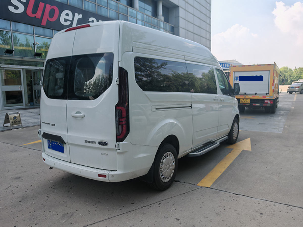 Ford Transit 2023 car image #9