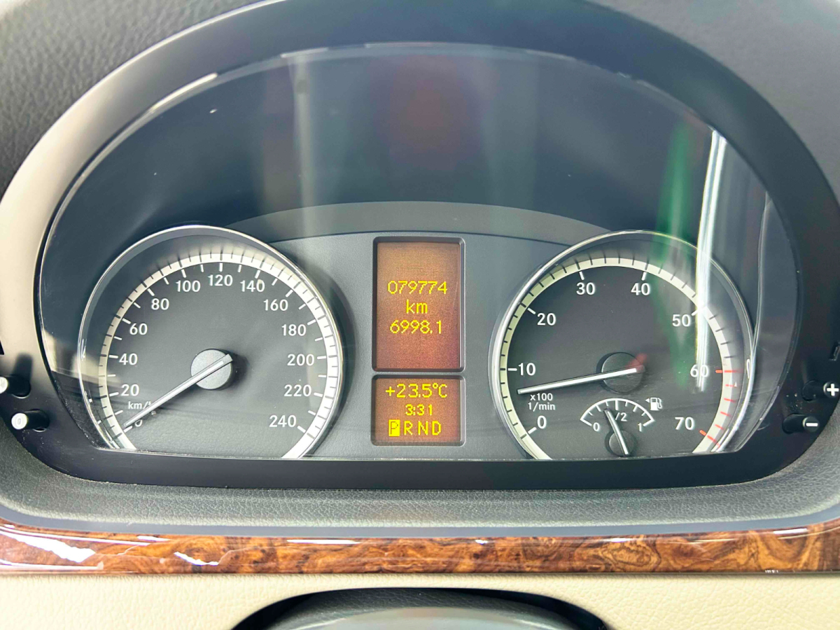 Mercedes-Benz Viano (Imported) 2014 car image #9