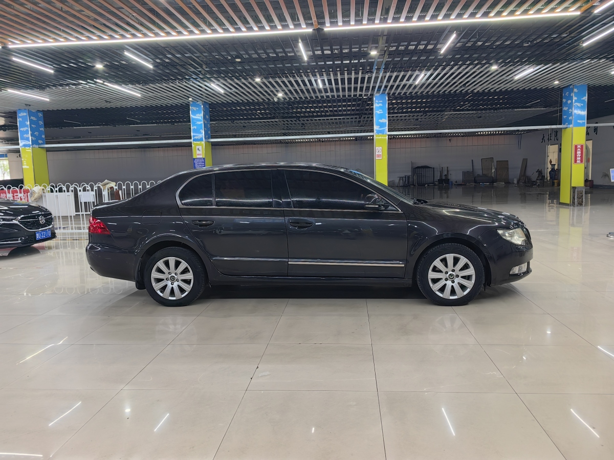 Skoda Superb 2010 car image #9