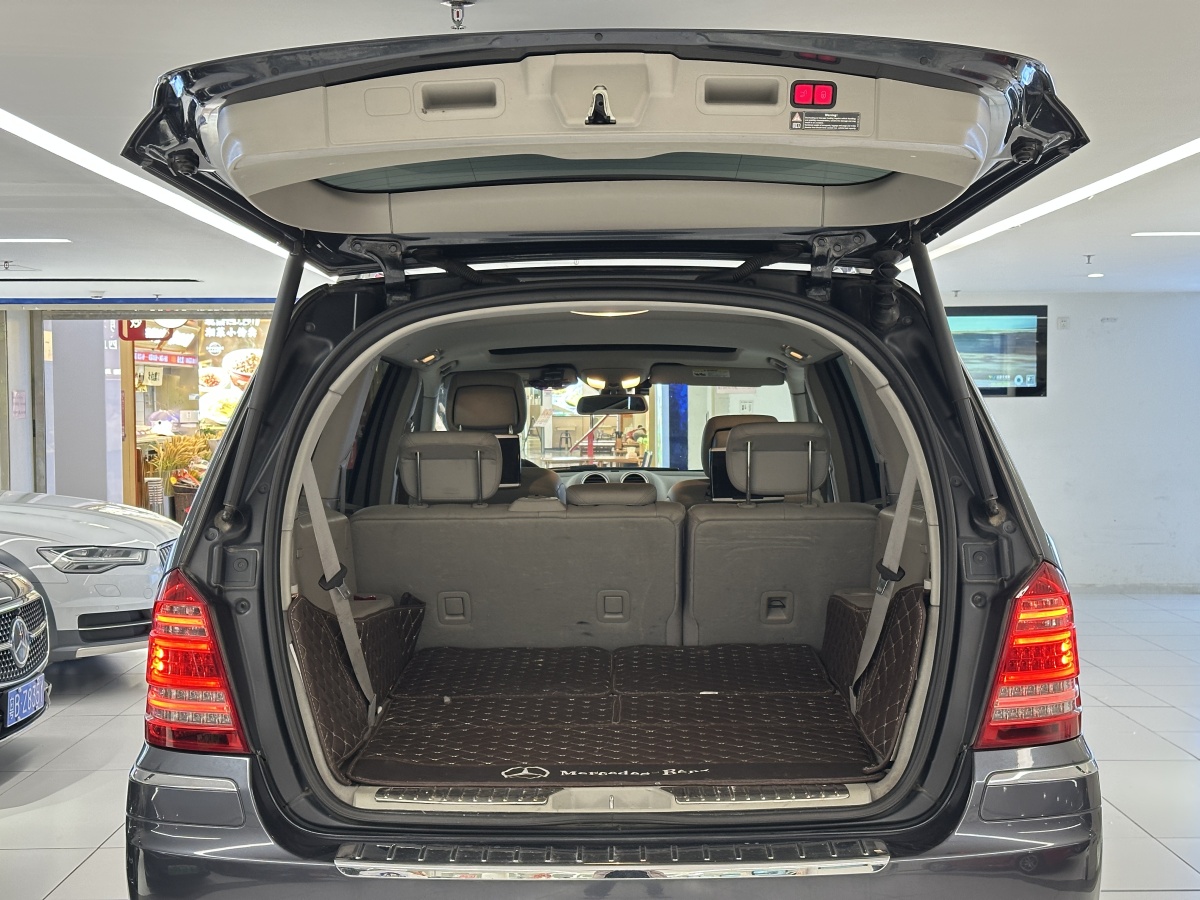 Mercedes-Benz GL Class 2010 car image #9