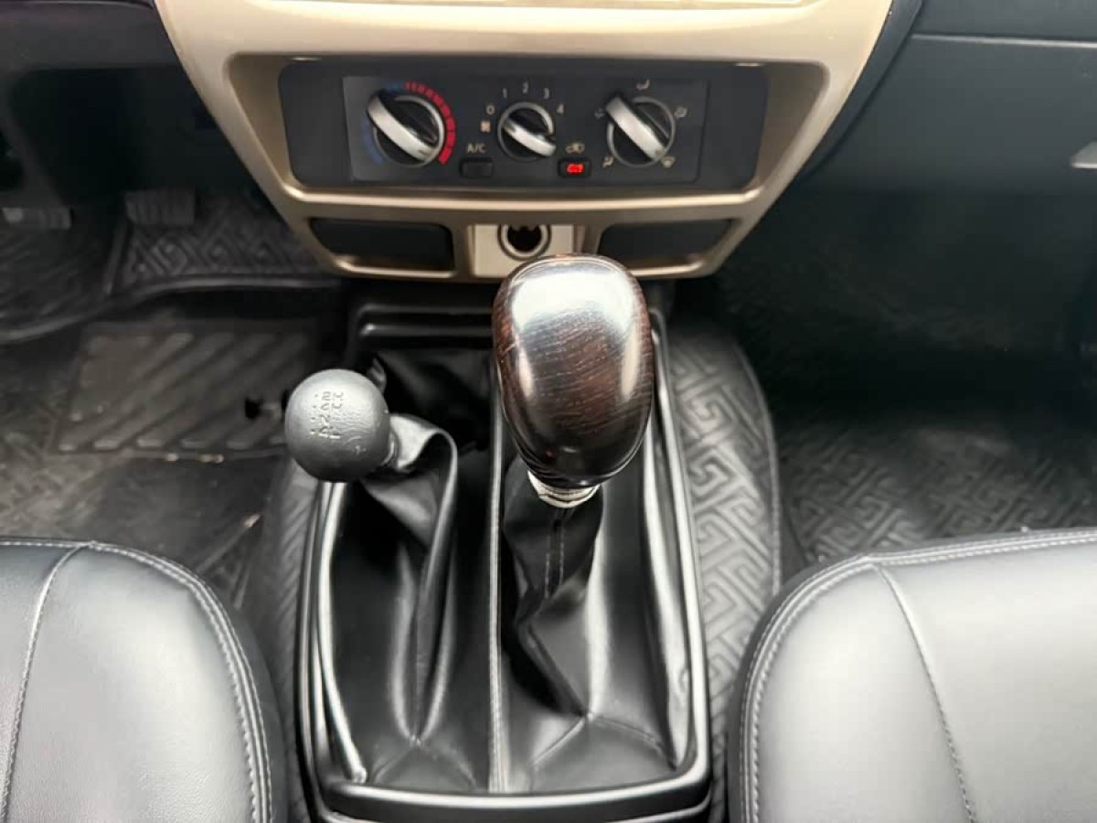 日产 日产帕拉丁 2016 汽车图片 #9