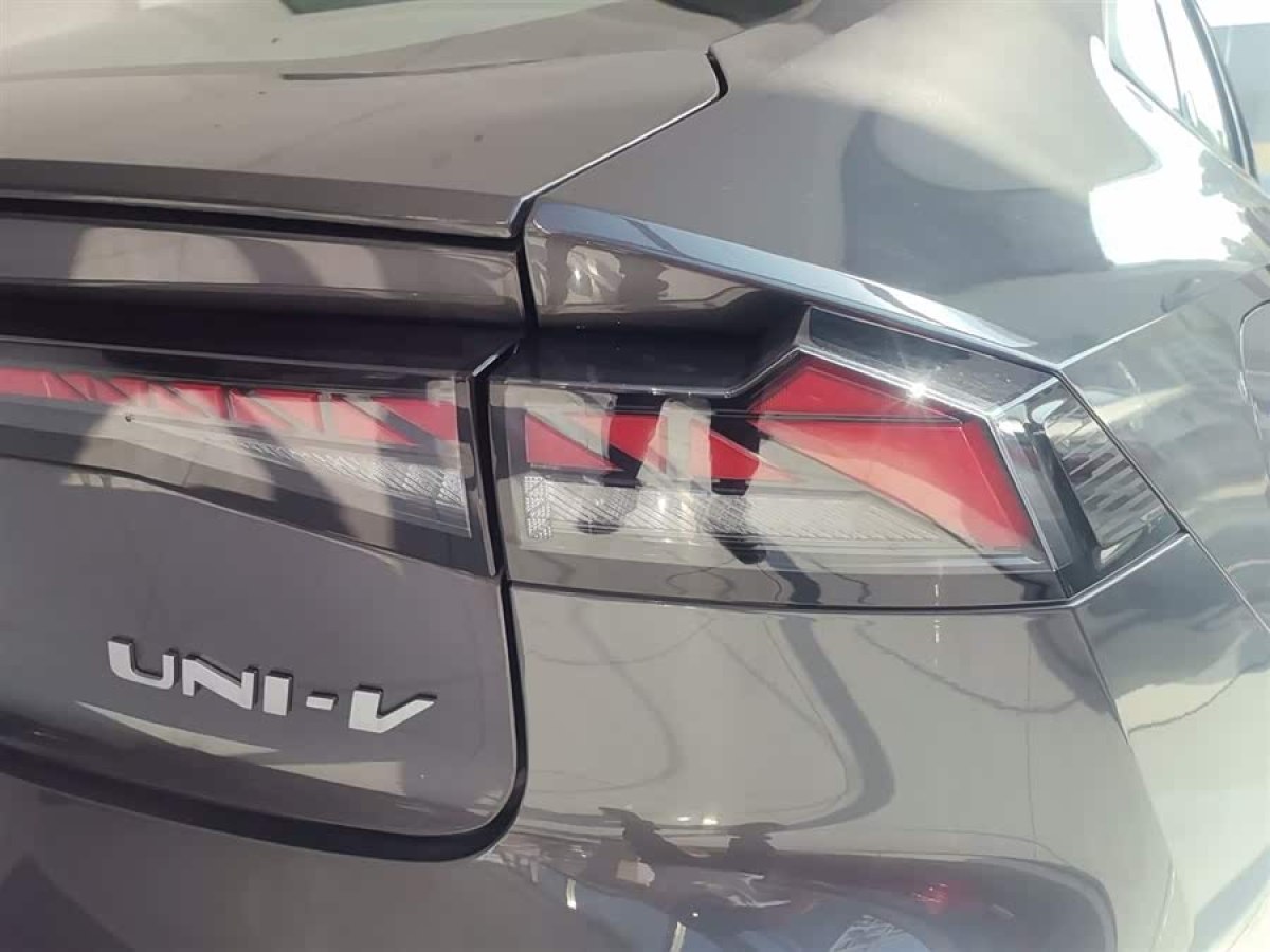 Changan UNI-V iDD 2025 car image #9