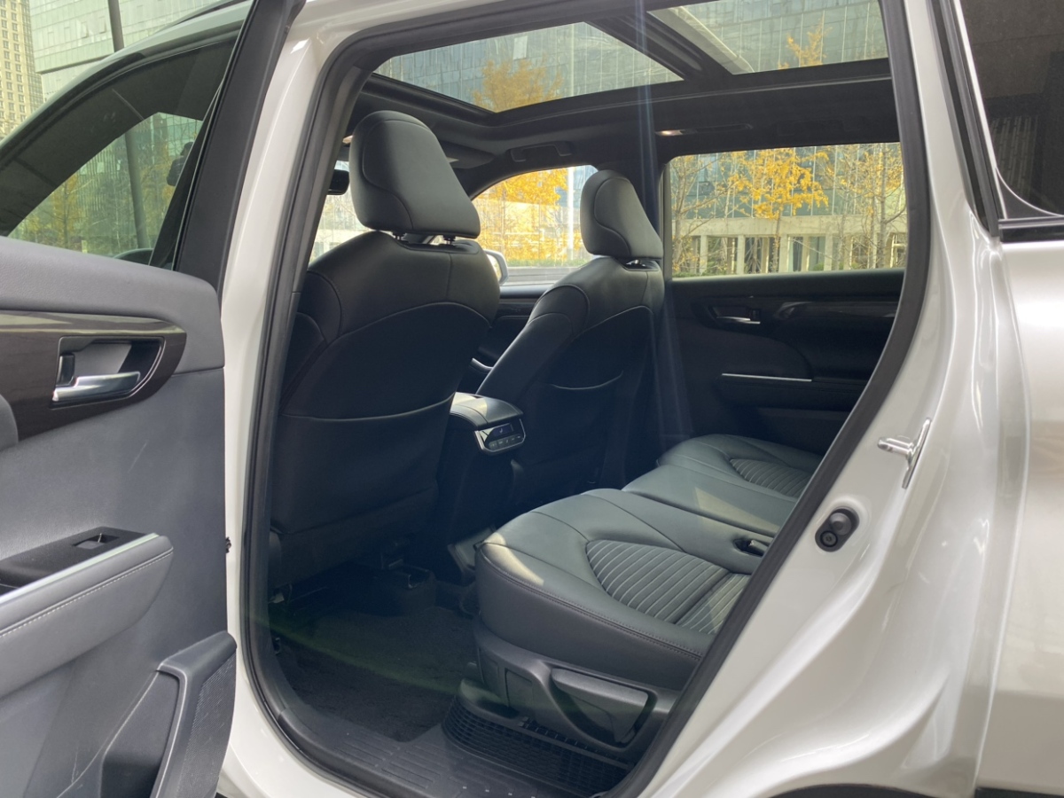 Toyota Crown Kluger 2021 immagine di auto #9