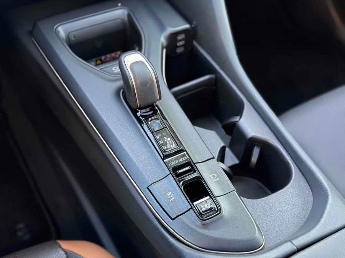 Toyota CrownSportCross 2023 image de voiture #9