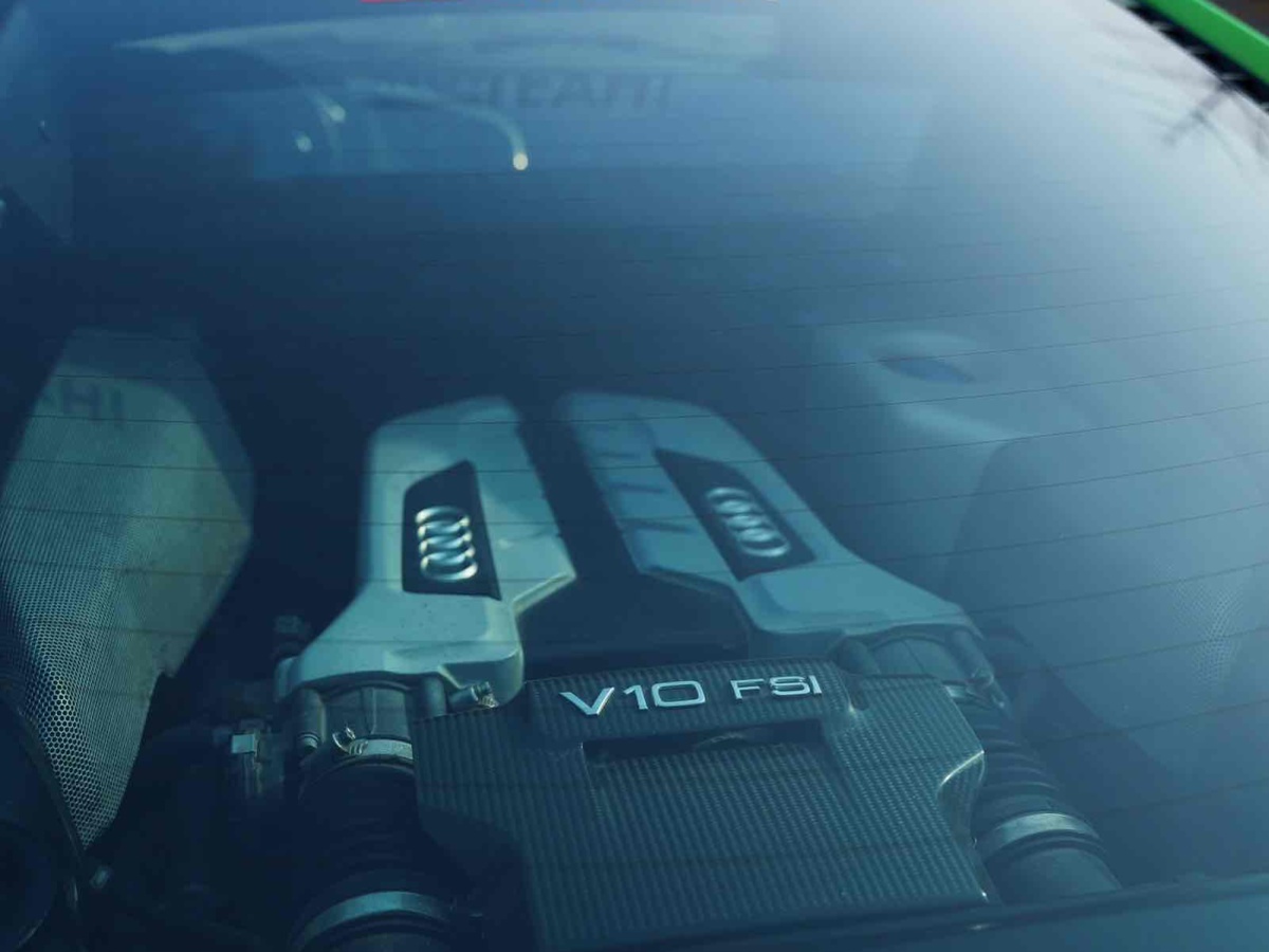 Audi R8 2008 изображение автомобиля #9