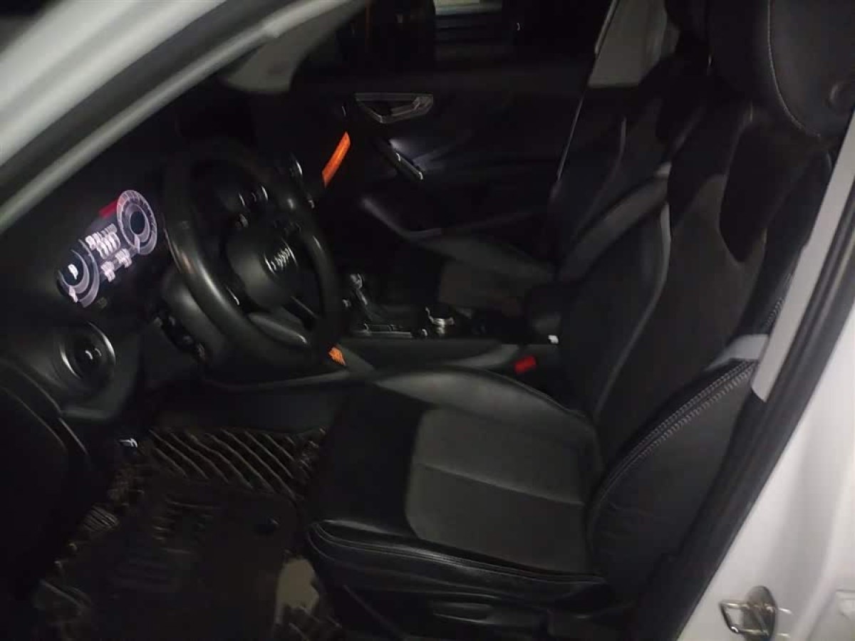 Audi Q2L e-tron 2020 #9 Audi Q2L e-tron 2020 car image #9