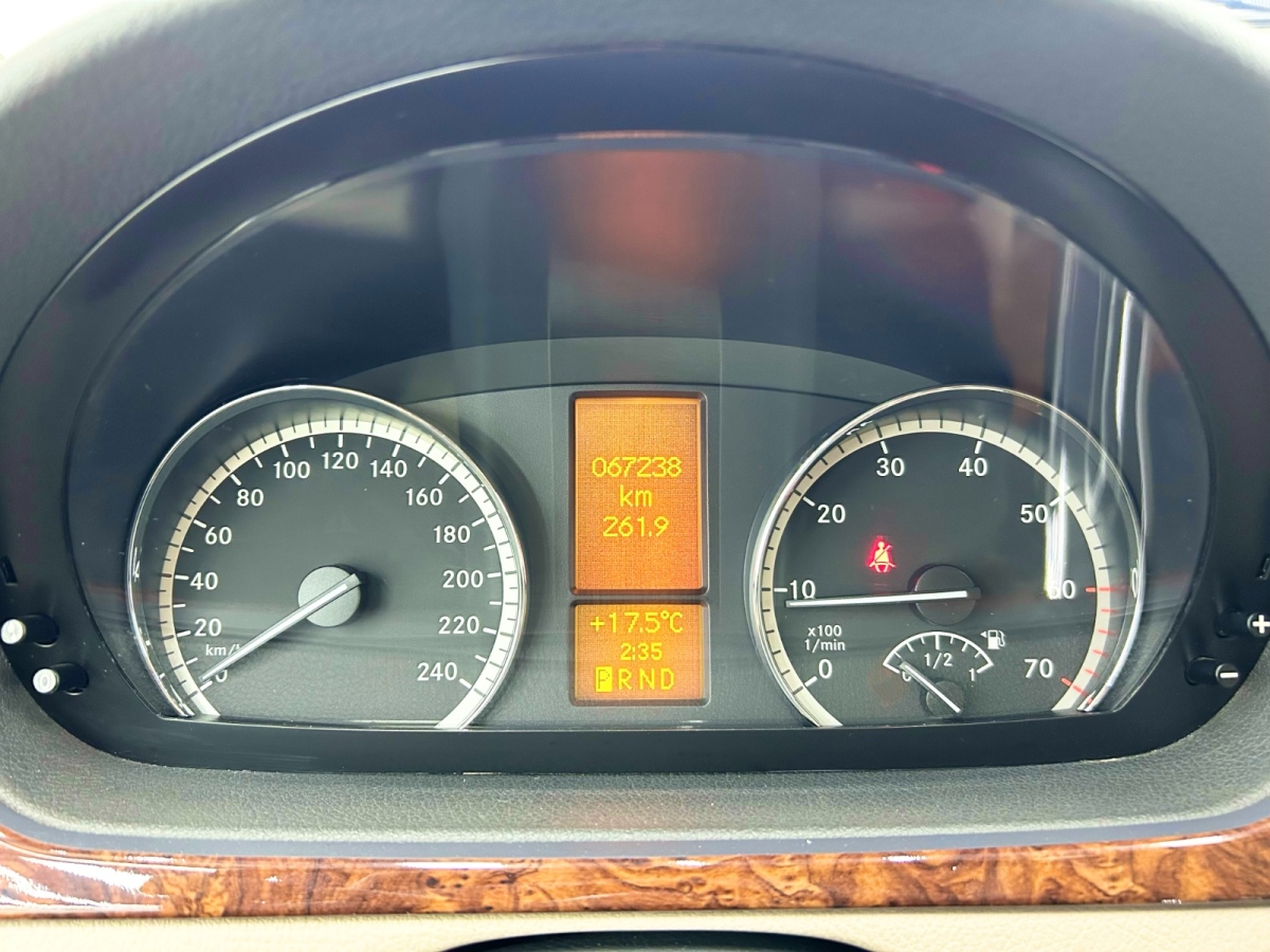 Mercedes-Benz Viano (Imported) 2014 car image #9